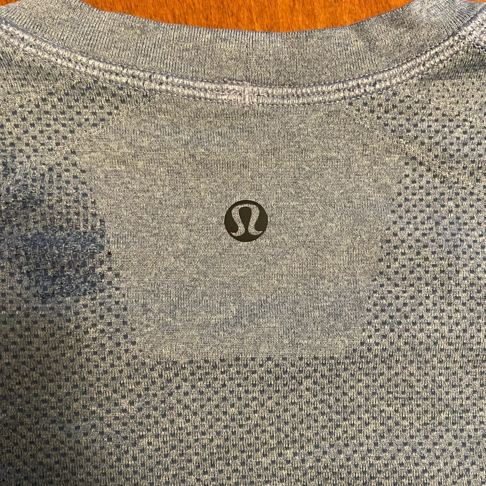 Lululemon men’s T shirt Size L - Picture 3 of 3